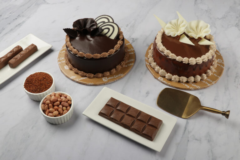 2 Cakes